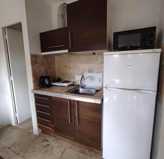 إستوديو قياسى مزودة بتراس, K.n.c.1601