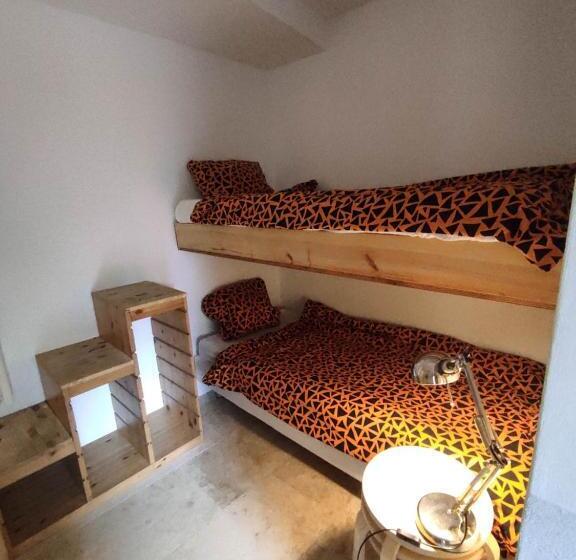 إستوديو قياسى مزودة بتراس, K.n.c.1601