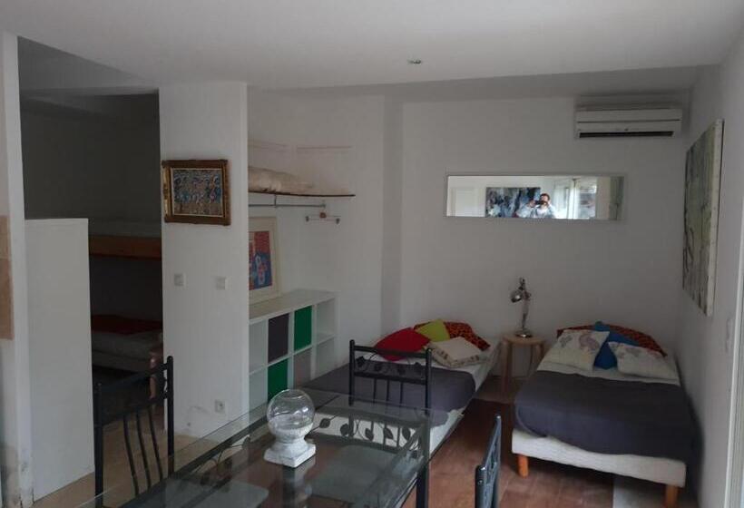 סטודיו סטנדרט עם מרפסת, K.n.c.1601