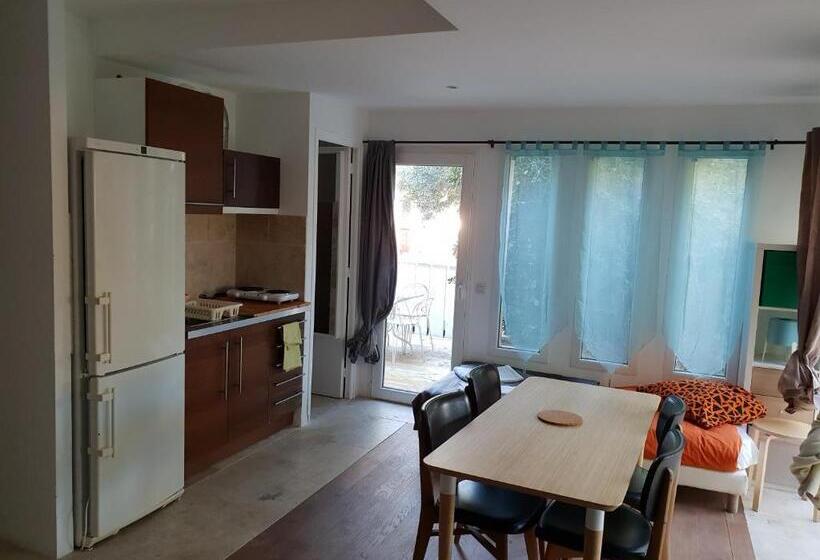 إستوديو قياسى مزودة بتراس, K.n.c.1601