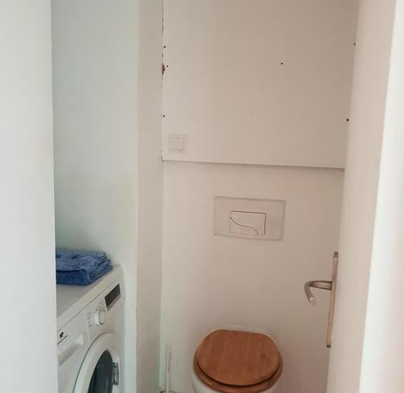 إستديو قياسى مزود بشرفة, K.n.c.1601