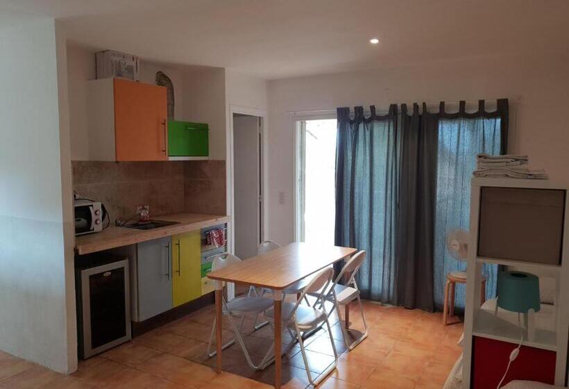 إستديو قياسى مزود بشرفة, K.n.c.1601