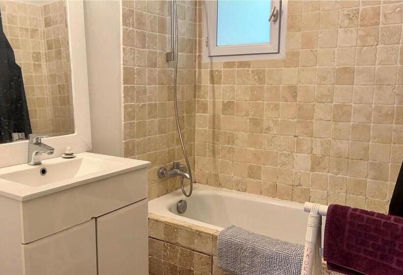 غرفة قياسية مطلة على المتنزه, K.n.c.1601