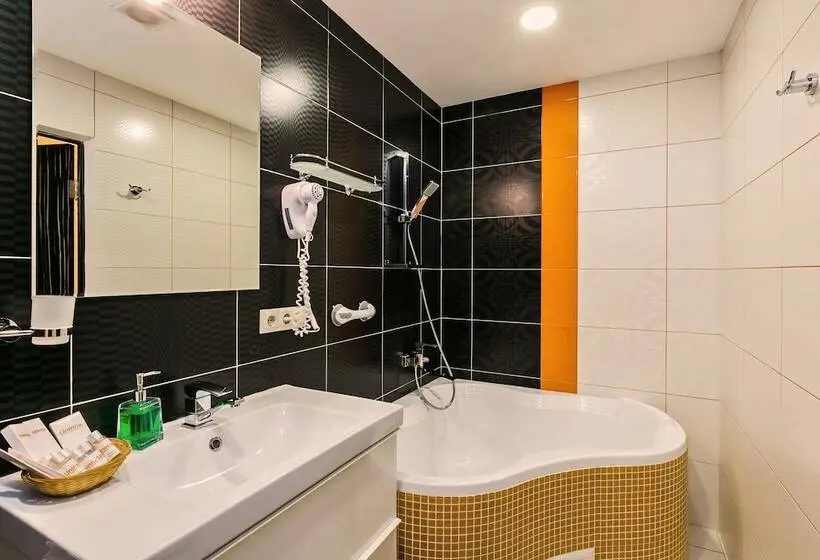سوییت لوکس, Uninn Hotel Vnukovo