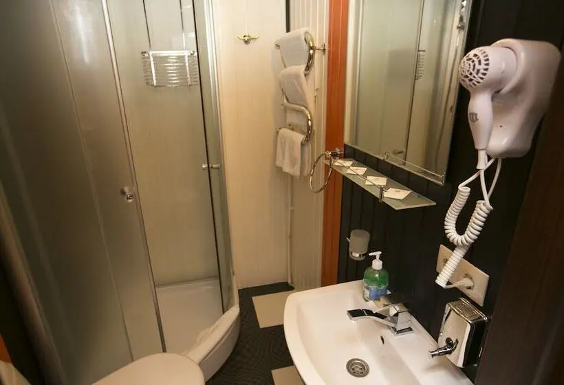 اتاق سوپریور سه تخته, Uninn Hotel Vnukovo