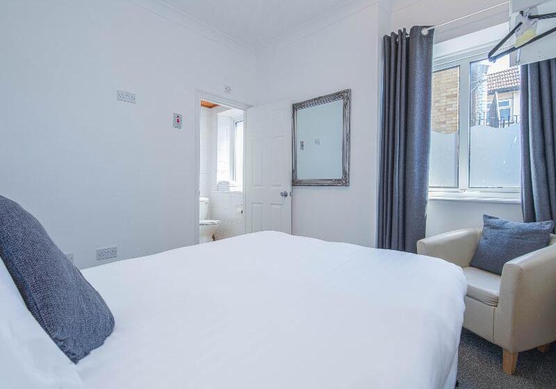 Quarto Estandar, The Pier