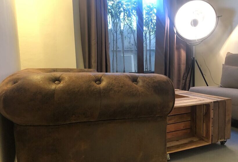 غرفة إقتصادية, Paiise Hotels