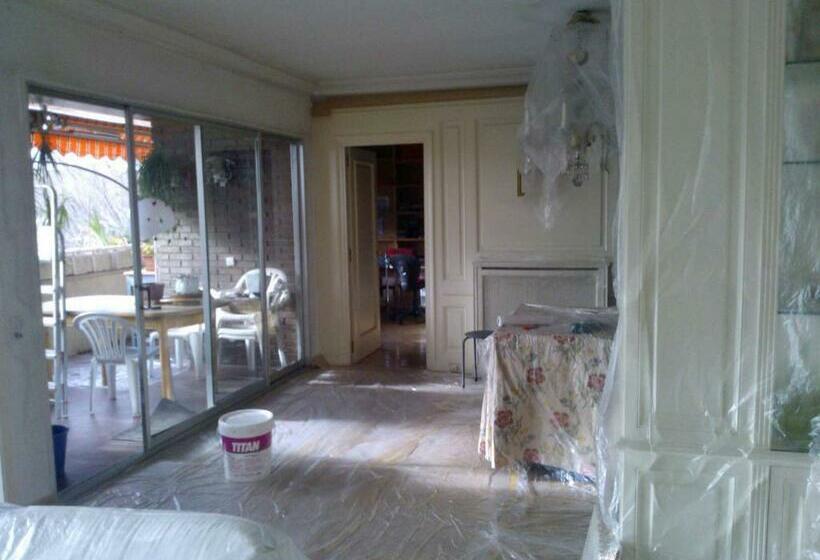 اتاق استاندارد یک نفره, Modern B&b Somosaguas