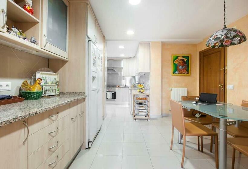 اتاق استاندارد یک نفره, Modern B&b Somosaguas