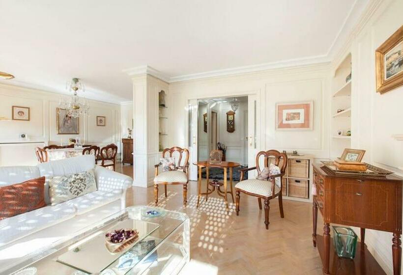 اتاق استاندارد یک نفره, Modern B&b Somosaguas