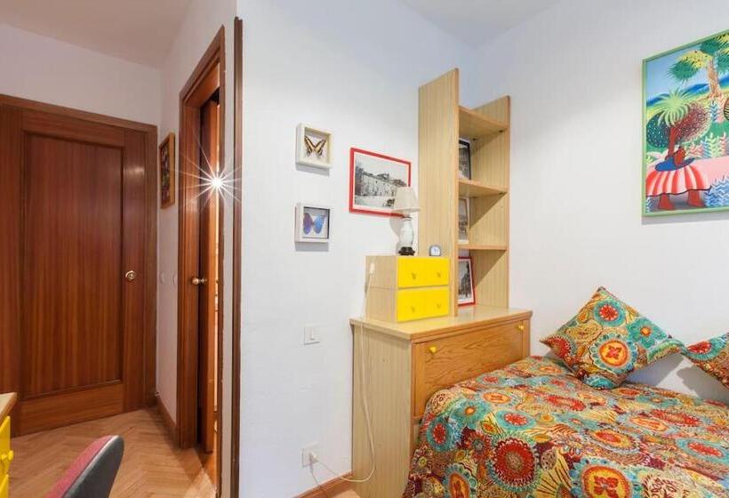 اتاق استاندارد یک نفره, Modern B&b Somosaguas