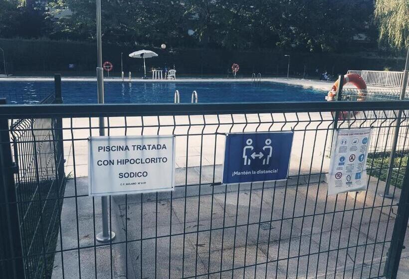 اتاق استاندارد یک نفره, Modern B&b Somosaguas