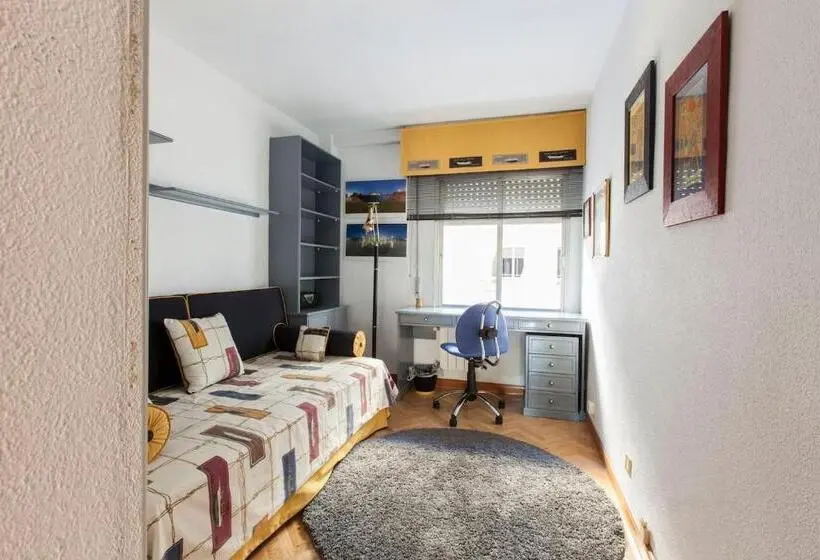 シングルデラックスルーム, Modern B&b Somosaguas