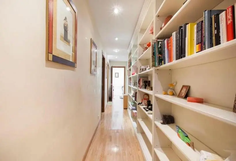 デラックスルーム, Modern B&b Somosaguas