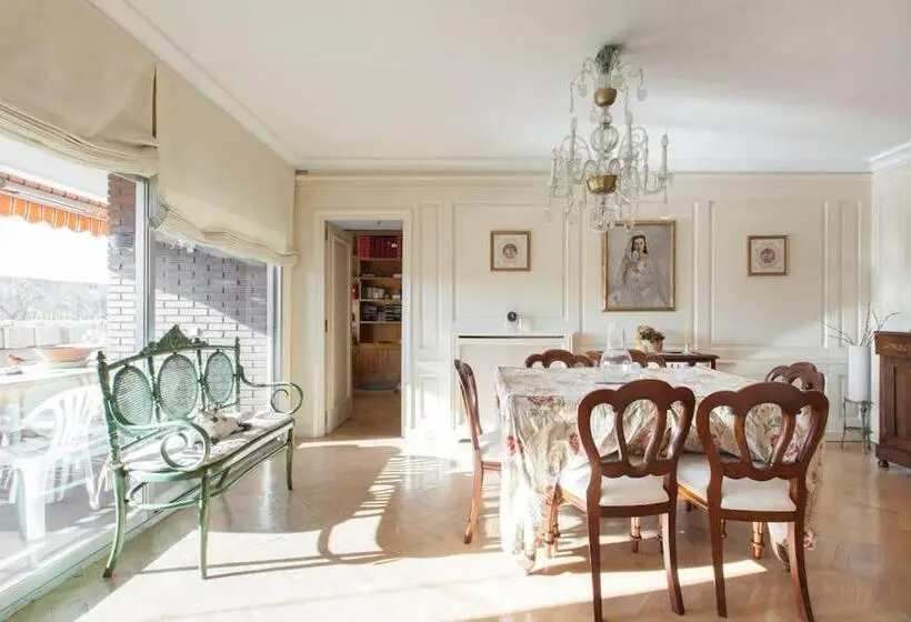 デラックスルーム, Modern B&b Somosaguas