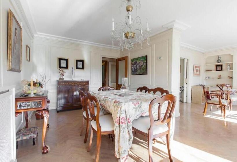 اتاق لوکس, Modern B&b Somosaguas