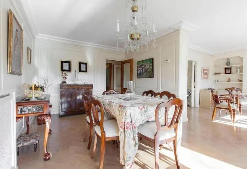 デラックスルーム, Modern B&b Somosaguas