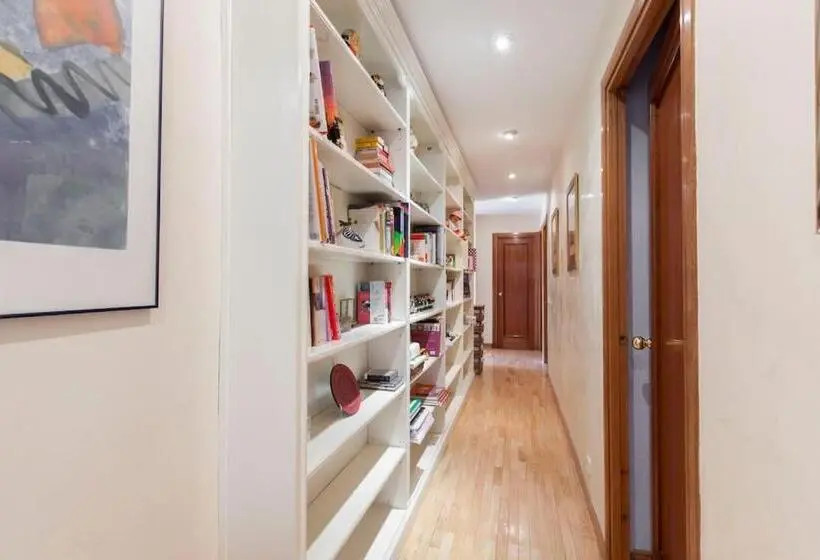 デラックスルーム, Modern B&b Somosaguas