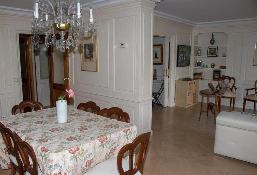 اتاق استاندارد یک نفره, Modern B&b Somosaguas