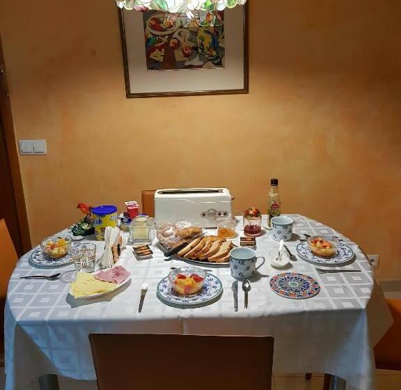 اتاق استاندارد یک نفره, Modern B&b Somosaguas