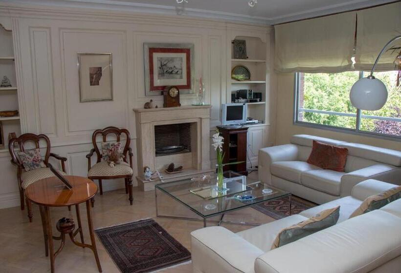 اتاق لوکس یک تخته, Modern B&b Somosaguas