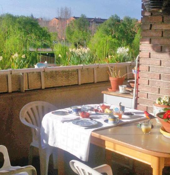 اتاق لوکس, Modern B&b Somosaguas