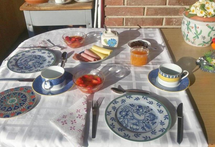 اتاق لوکس, Modern B&b Somosaguas