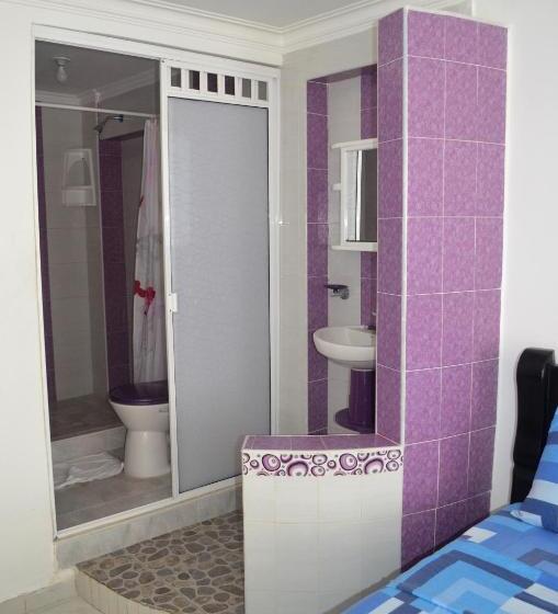 غرفة عائلية, Posada Cocos Place