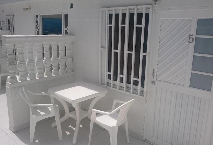 غرفة عائلية, Posada Cocos Place