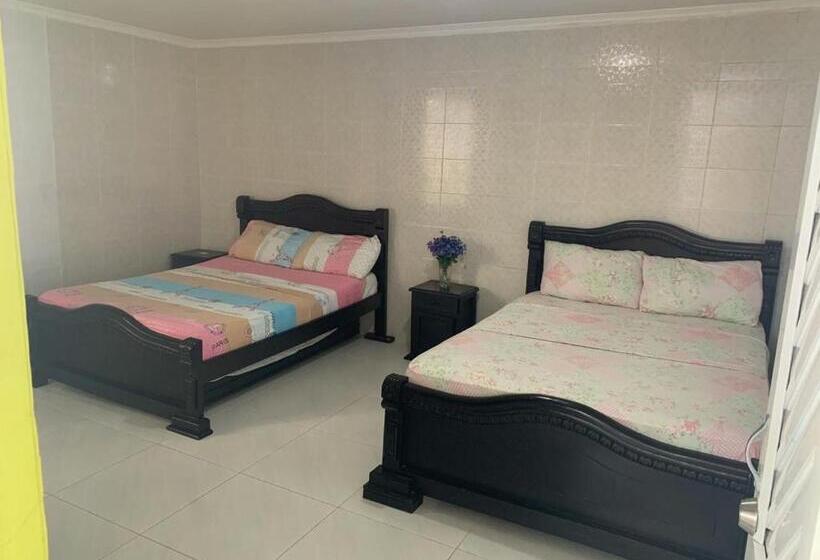 غرفة عائلية, Posada Cocos Place