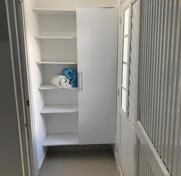 غرفة قياسية ثلاثية, Posada Cocos Place