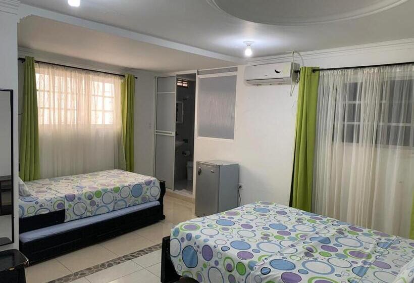 غرفة قياسية ثلاثية, Posada Cocos Place