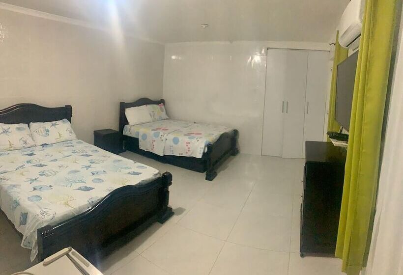 غرفة عائلية, Posada Cocos Place