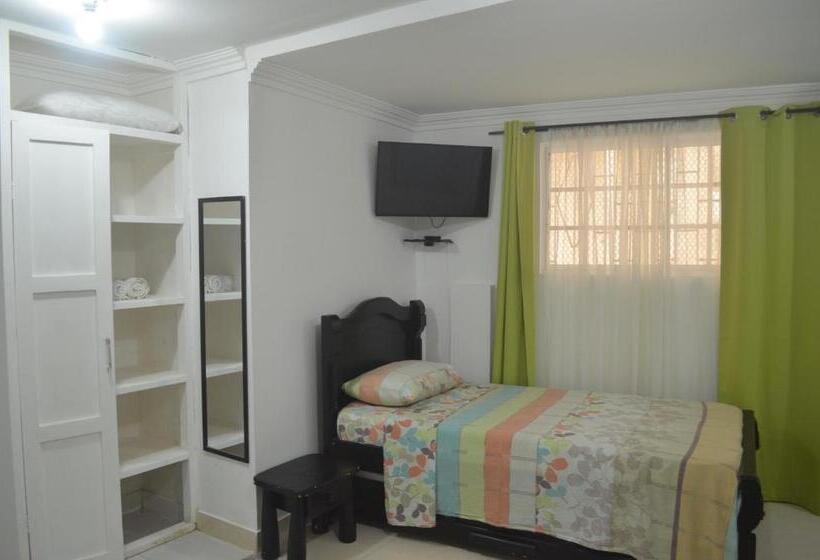 غرفة قياسية ثلاثية, Posada Cocos Place