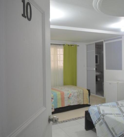 غرفة قياسية ثلاثية, Posada Cocos Place