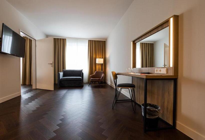 سوییت جونیور, Ginn City & Lounge Yorck Berlin