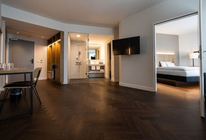 سوییت جونیور, Ginn City & Lounge Yorck Berlin