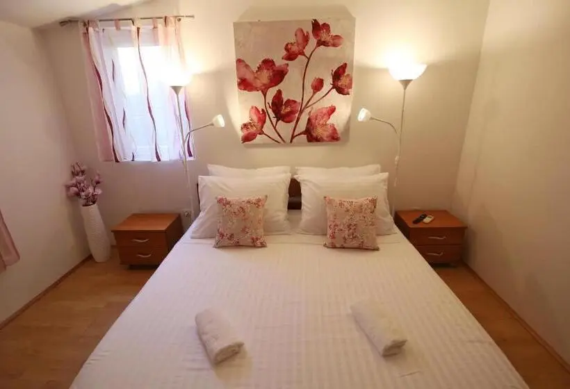 اتاق استاندارد با سرویس بهداشتی مشترک, Apartmani Daša Tučepi