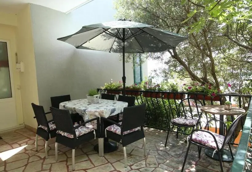 اتاق ساده سه نفره, Apartmani Daša Tučepi
