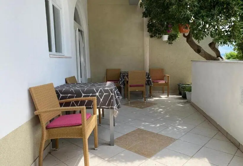 استودیو استاندارد با تراس, Apartmani Daša Tučepi