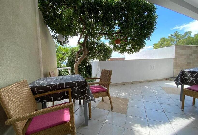 Standard Stúdió Terasszal, Apartmani Daša Tučepi