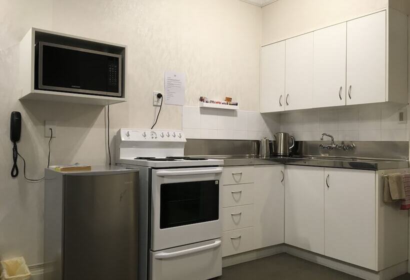 آپارتمان اجرایی 1 خوابه, Colonial Motel