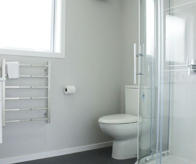 آپارتمان سوپریور 2 خوابه, Colonial Motel