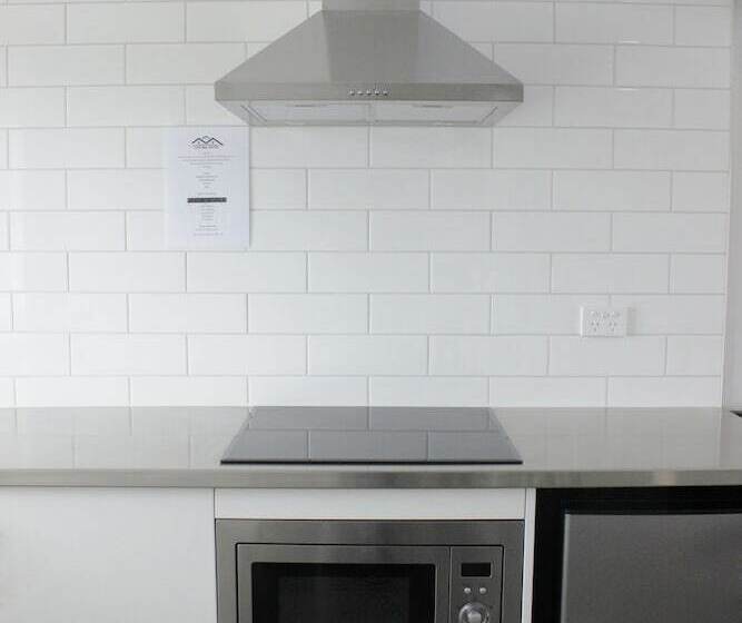 آپارتمان سوپریور 2 خوابه, Colonial Motel