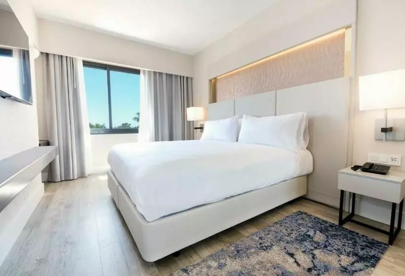 キングサイズベッドのスイートルーム, Doubletree By Hilton Islantilla Beach Golf Resort