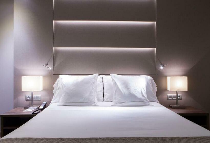 اتاق عادی, America Barcelona