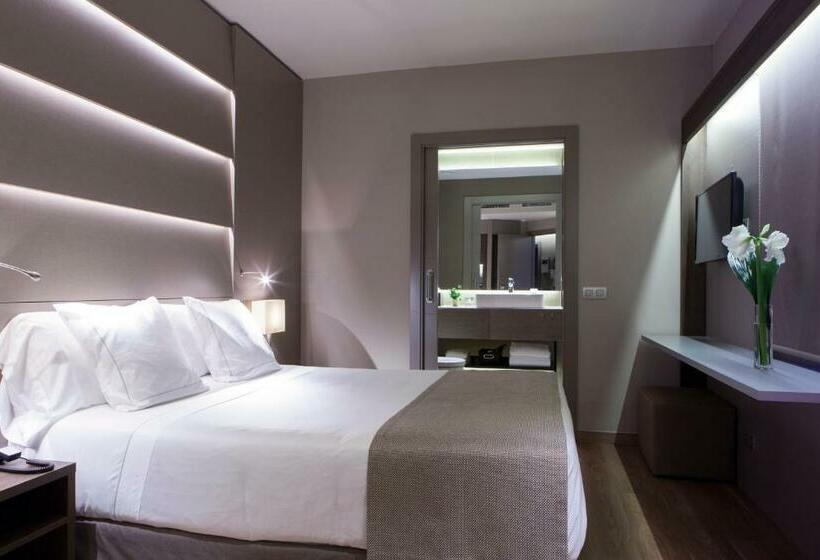 اتاق عادی, America Barcelona