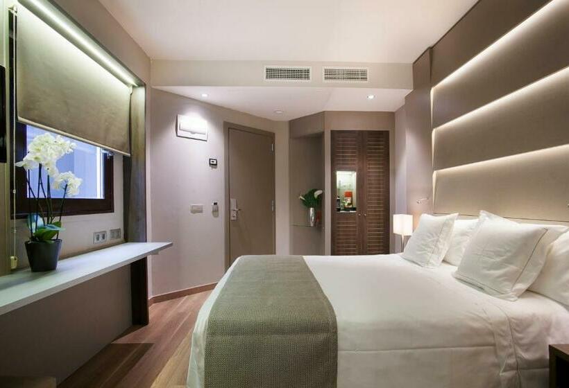 اتاق عادی, America Barcelona