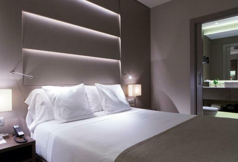 اتاق عادی, America Barcelona