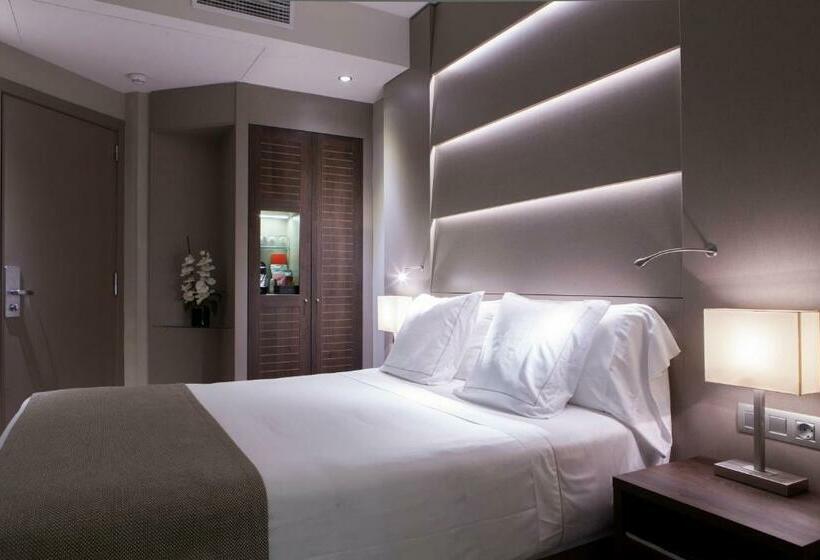 اتاق عادی, America Barcelona